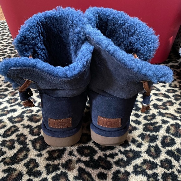 UGG Maia leather drawstring short classic boots - Picture 2 of 5